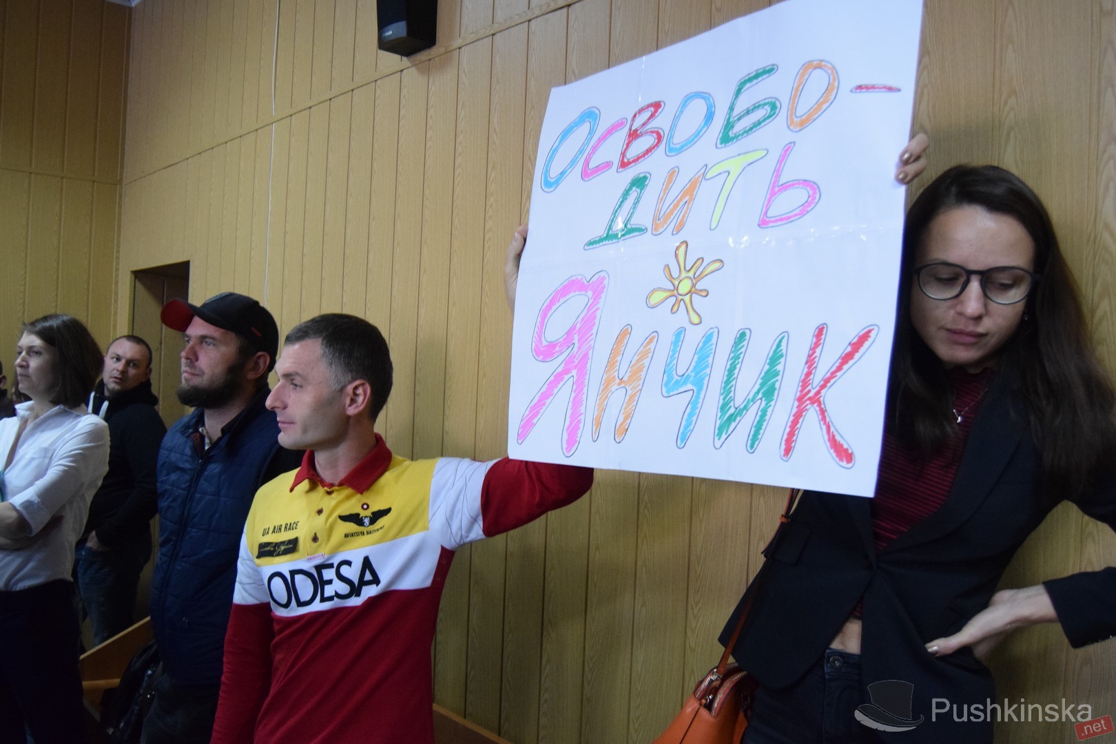 Апелляция воспитательницы из «Виктории»: суд отпустил подозреваемую на поруки двум нардепам. Фото, видео
