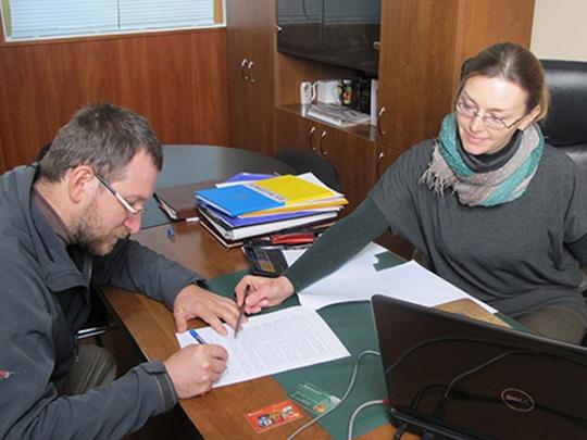 Если человек работал на двух предприятиях и за год получил свыше 146 160 гривен, он должен до 1 мая подать налоговую декларацию