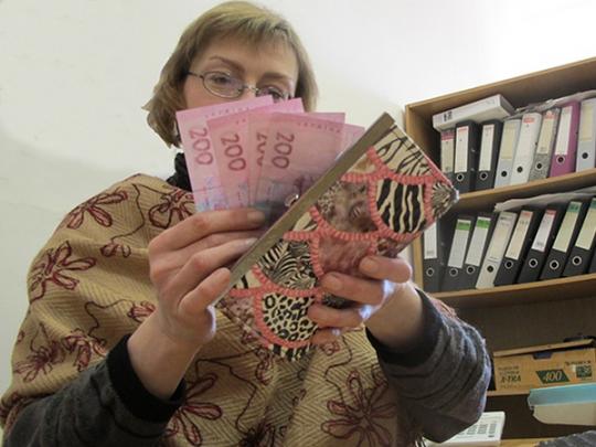 Какую сумму компенсации должны выплатить работнику вместе с долгом по зарплате?