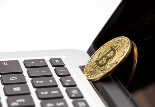 Курс биткоина опустился ниже 9 тысяч долларов