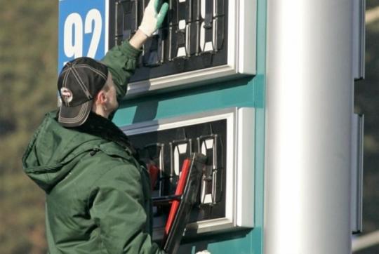 Литр бензина на автозаправках подорожал более чем на гривню