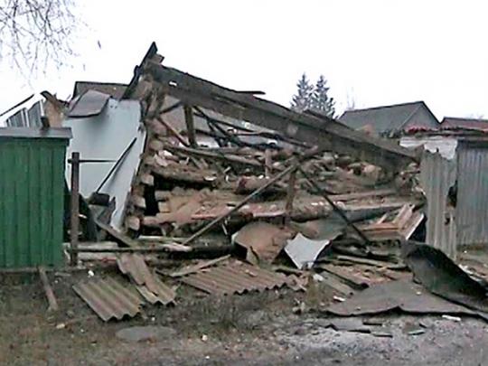 Маленького жителя взорвавшегося дома на Сумщине спасло то, что во сне он спрятал голову под подушку (фото)