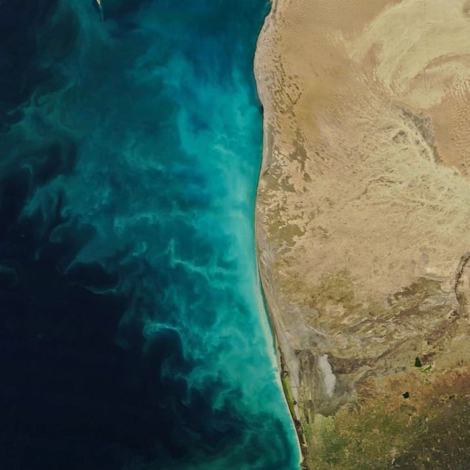 NASA показало фотографию аномального процесса в Каспийском море