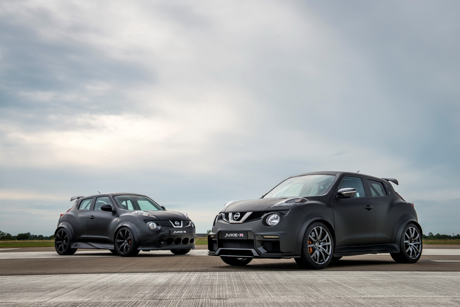Nissan представил Juke-R с начинкой спорткара