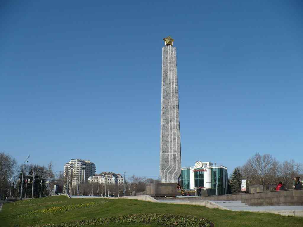 Обелиск «Крылья Победы» приведут в порядок – ремонт продлится до марта 2019 года
