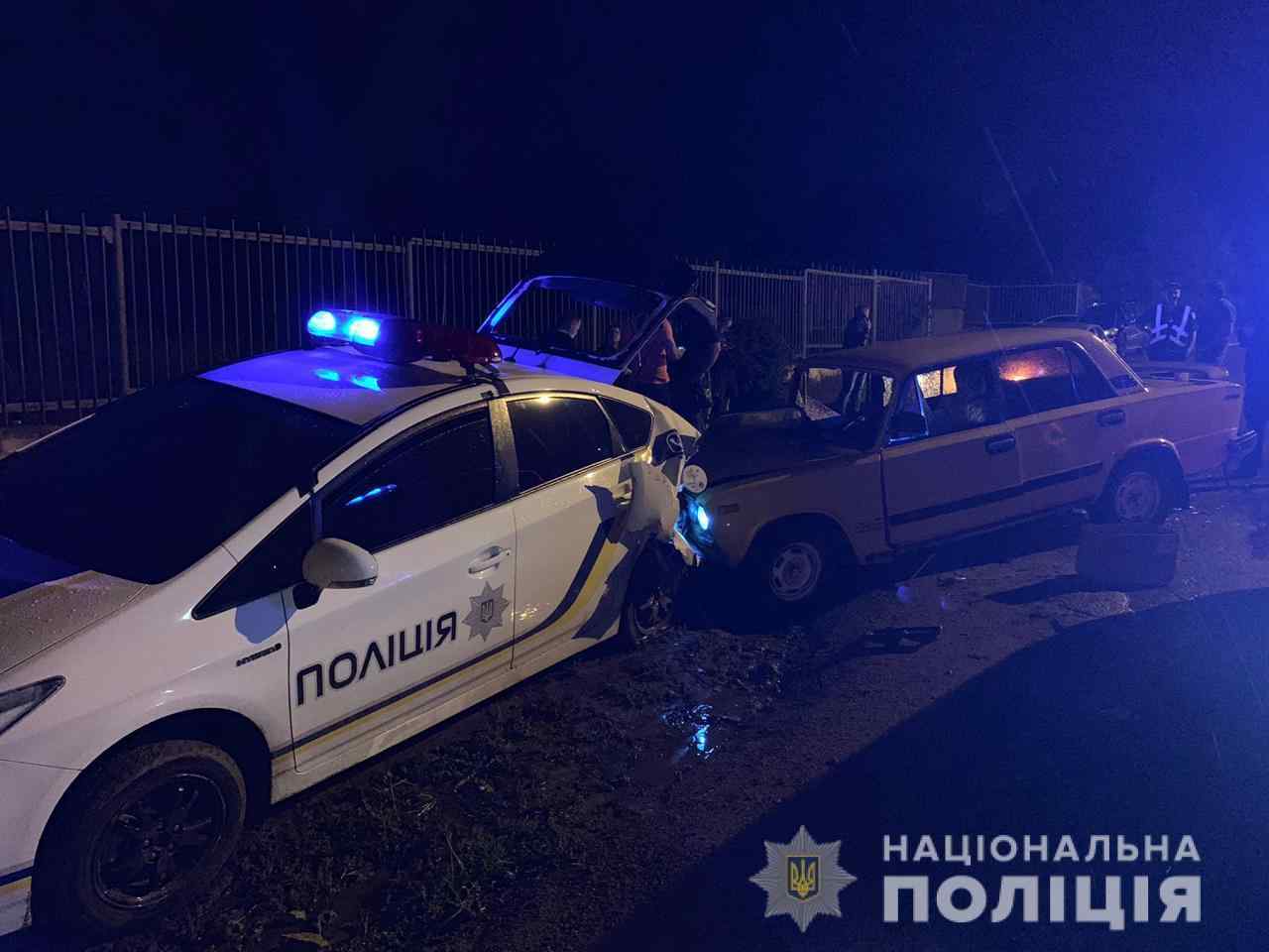 Под Одессой в машину полицейских влетел пьяный на ВАЗе. Фото