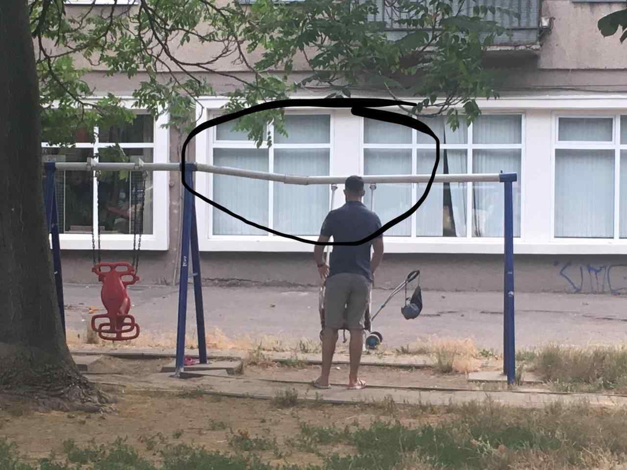 «Превратился в свалку»: одесситы жалуются на мусор и бездомных на бульваре Жванецкого. Фото