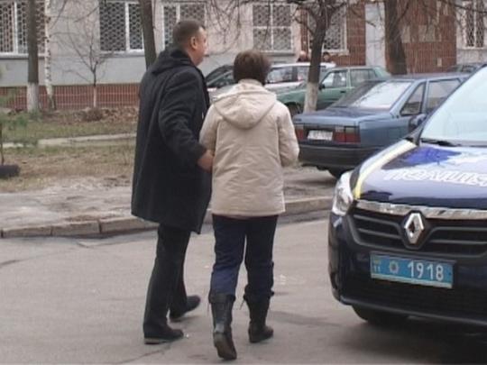 «Простите, я больше так не могу»: в столице женщина выбросила из окна своего тяжелобольного мужа (фото, видео)