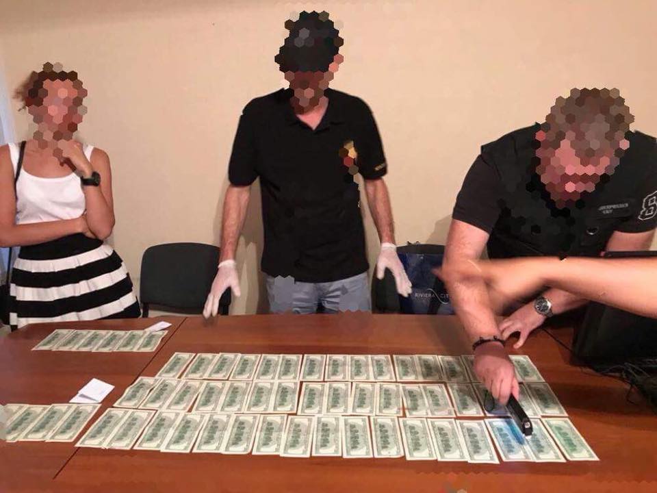 Руководитель коммунального предприятия в Одессе получила 6 тысяч долларов взятки. Фото