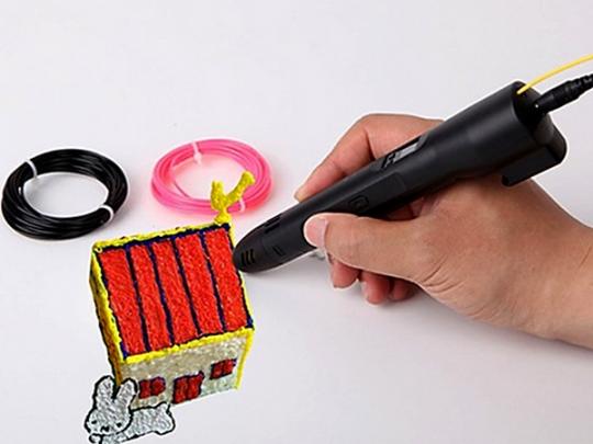 С помощью 3D-ручки можно нарисовать очки, а потом надеть их на себя (фото)