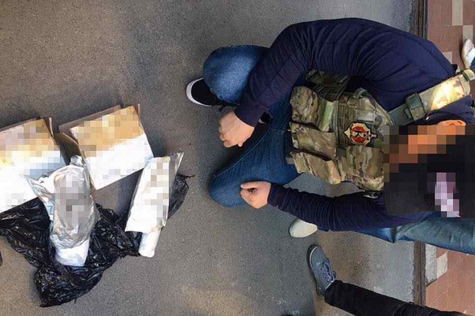 Силовики блокировали в Одессе канал контрабанды психотропных наркотиков. Фото