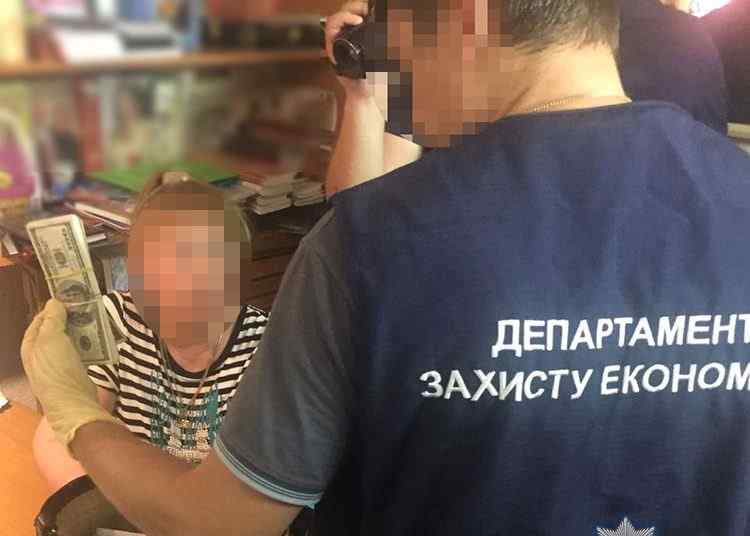 Учение — деньги: на взятках за поступление «погорели» сотрудники одесской академии. Фото