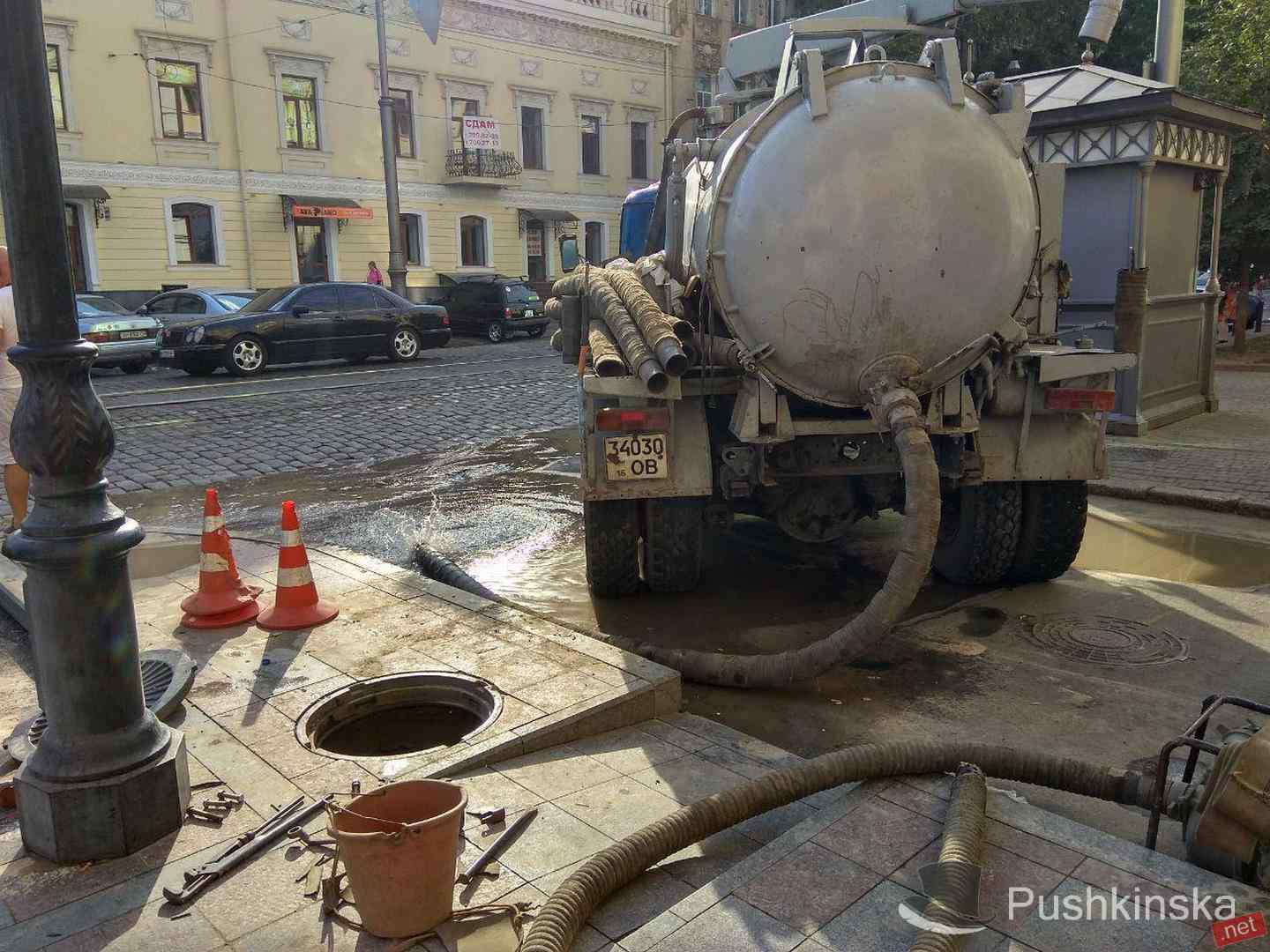 В центре Одессы произошёл мини-потоп. Видео