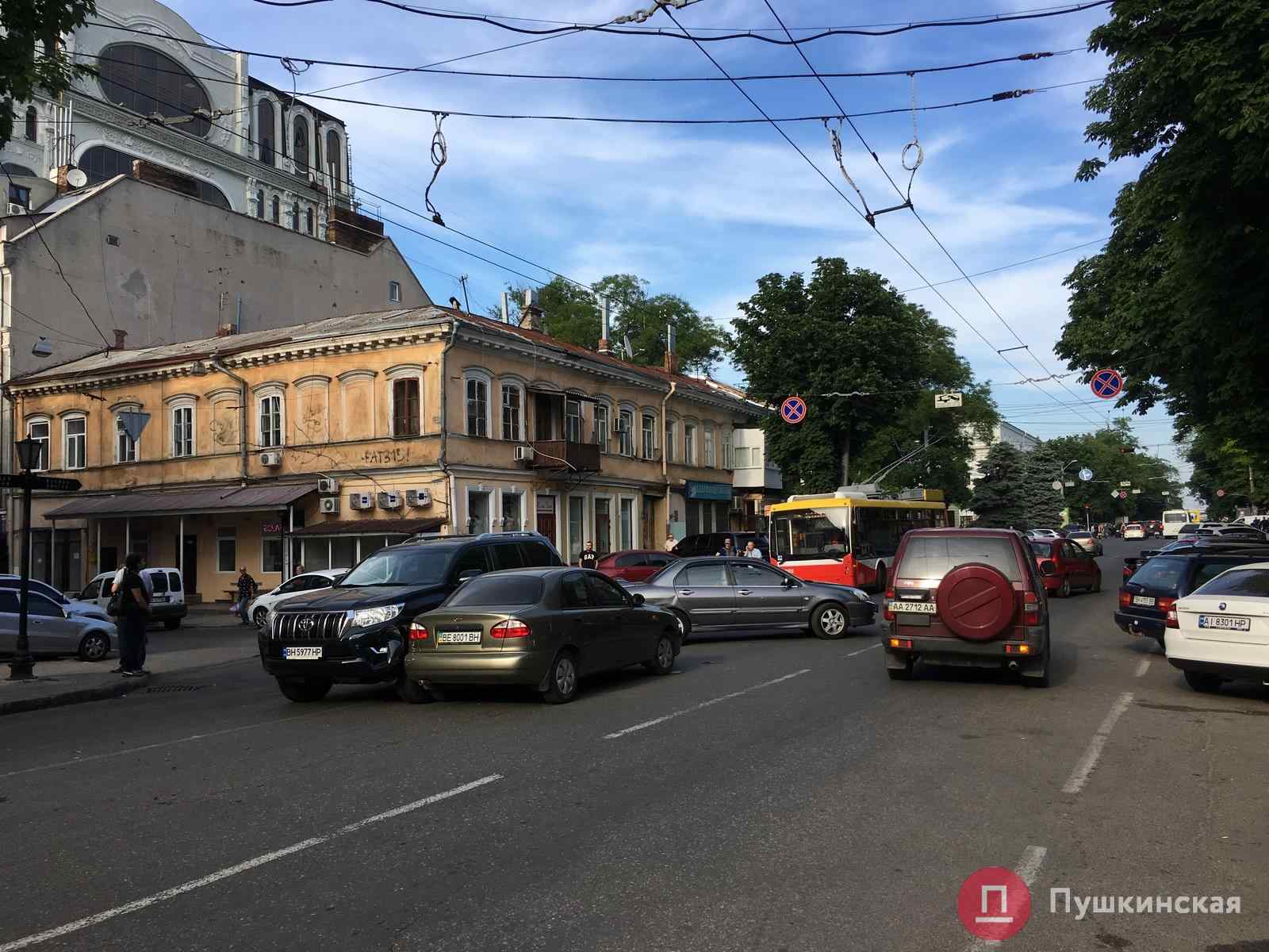 В центре Одессы произошло тройное ДТП. Фото