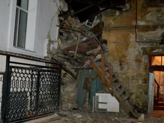 В центре Одессы рухнула стена жилого дома (фото)