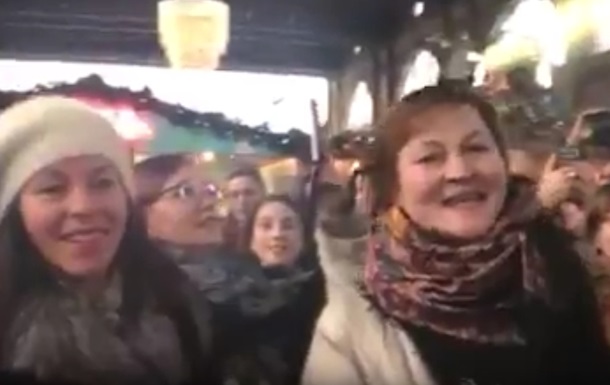 В Цюрихе на песенном флешмобе спели Калинку