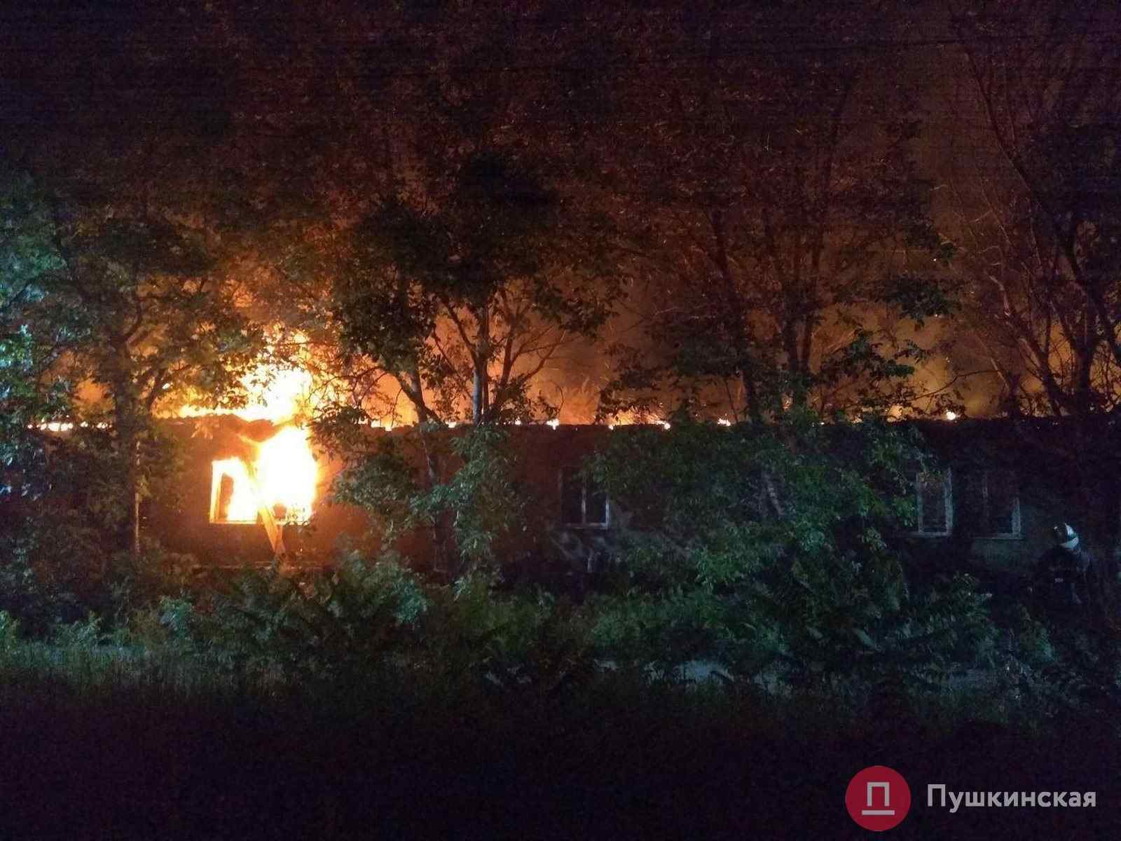 В Одессе горит психиатрическая больница. Видео. Обновлено