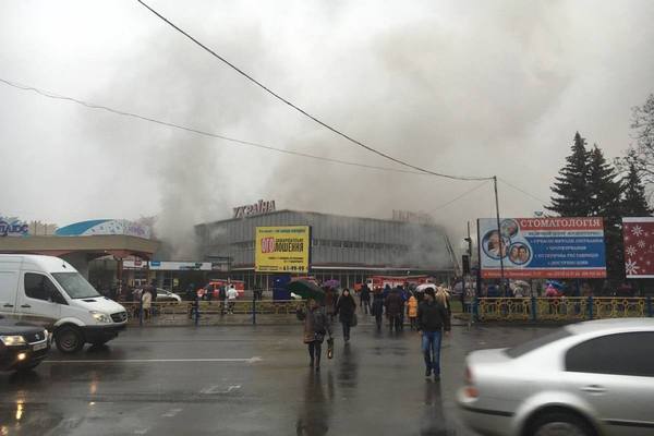 В Ужгороде загорелся старейший универмаг города (фото, видео)