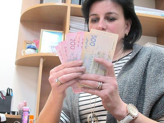 За месяц задолженность по зарплате перед бюджетниками снизилась почти вдвое