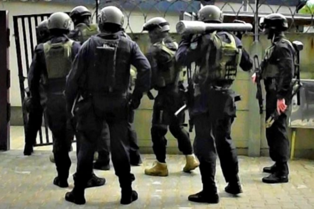 12 украинцев задержали в Польше на нелегальной фабрике сигарет