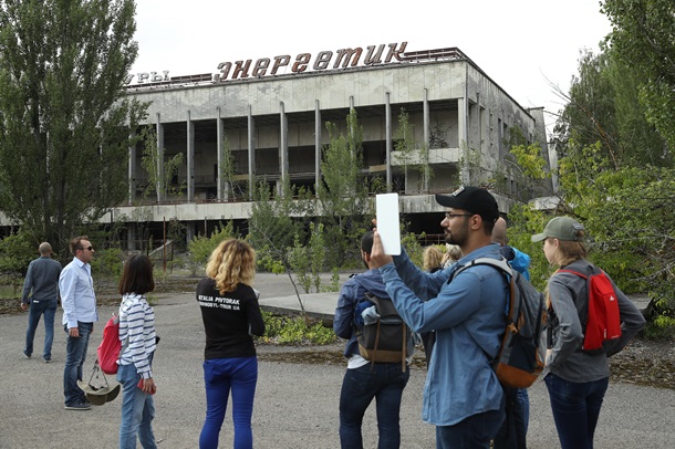 Авария на Чернобыльской АЭС. Припять до и послеСюжет