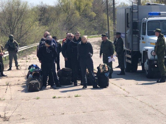 Боевики «ЛНР» передали украинской стороне еще 60 заключенных (фото)