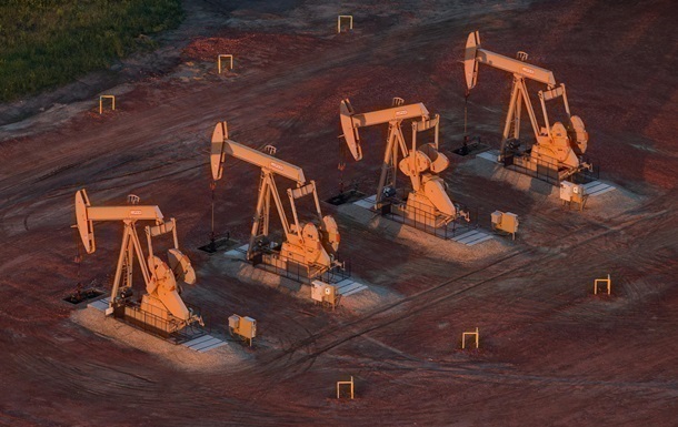 Цена на нефть упала ниже 65 долларов