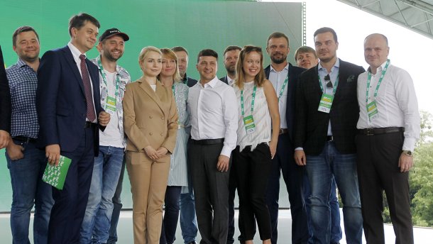 Чому падають рейтинги Слуги народу і що буде з рейтингами Зеленського