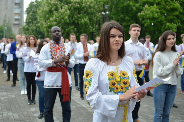 День вишиванки: як святкують українці в різних містах – неймовірні фото та відео