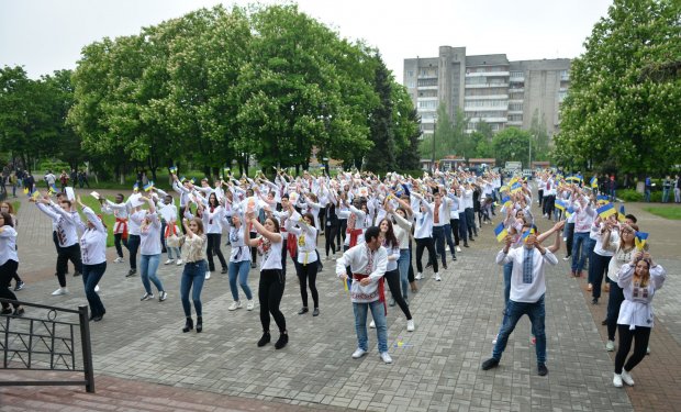 День вишиванки: як святкують українці в різних містах – неймовірні фото та відео