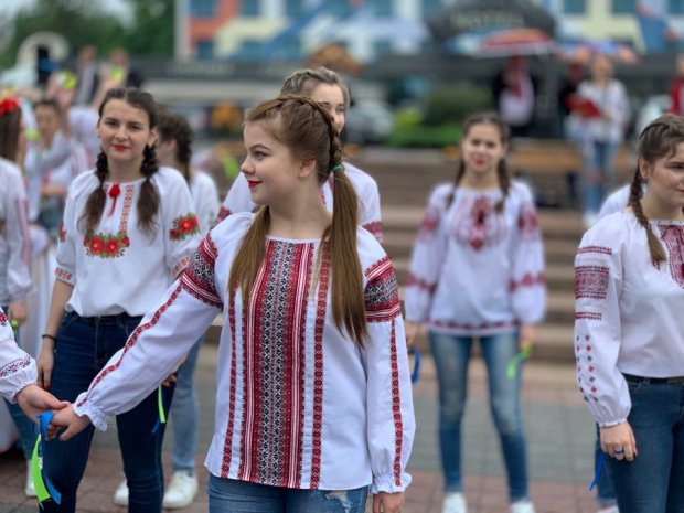 День вишиванки: як святкують українці в різних містах – неймовірні фото та відео