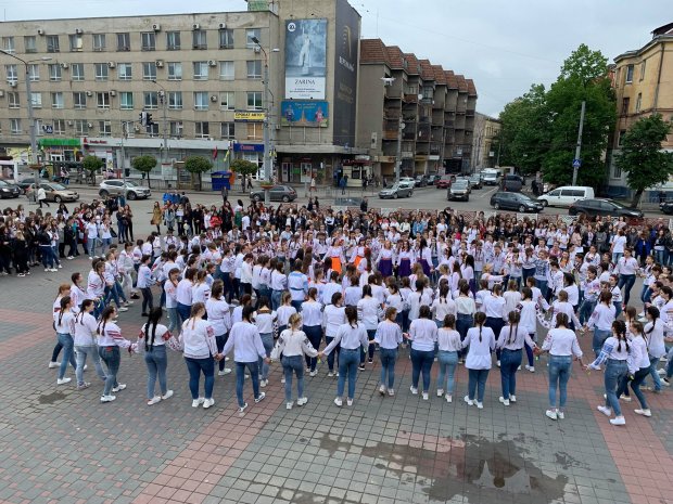 День вишиванки: як святкують українці в різних містах – неймовірні фото та відео