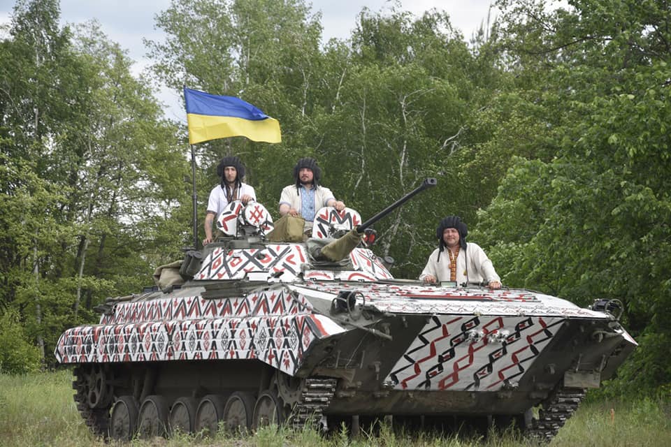 День вышиванки: украинцы активно поздравляют друг друга с праздником и постят яркие фото