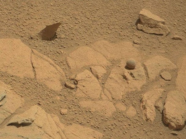 Динозавр, ядро и микроорганизмы на Марсе: Самые громкие находки Curiosity Сюжет