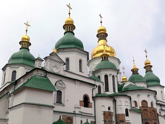 Каракатицы, белуга, оливки и инжир: чем в старину на Пасху трапезничали киевские митрополиты