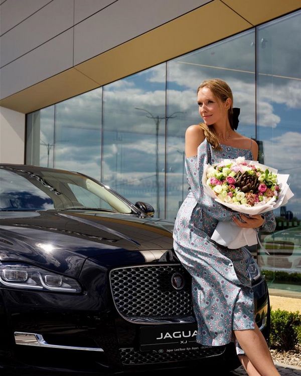 Катя Осадчая похвасталась дорогим авто за 3 миллиона (фото)