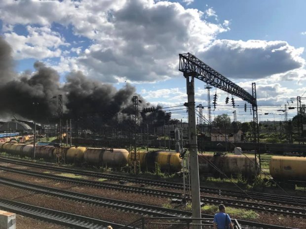 Масштабный пожар на вокзале во Львове: огонь удалось потушить