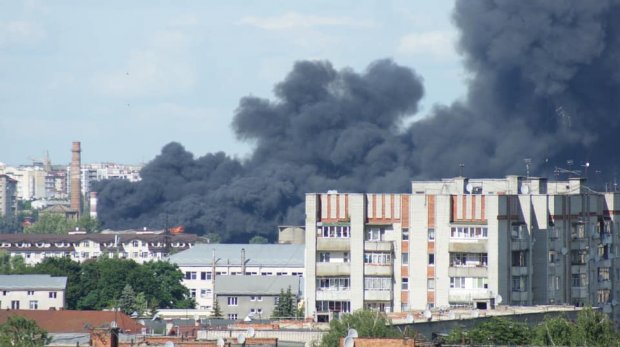 Масштабный пожар на вокзале во Львове: огонь удалось потушить