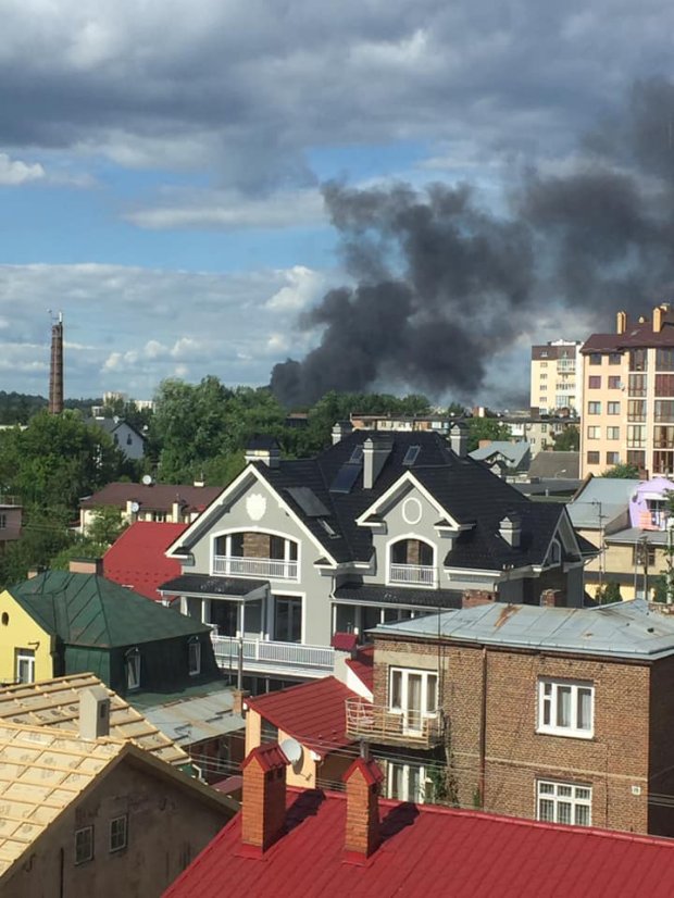 Масштабный пожар на вокзале во Львове: огонь удалось потушить