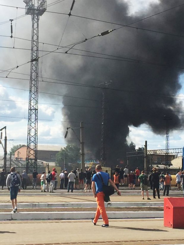 Масштабный пожар на вокзале во Львове: огонь удалось потушить