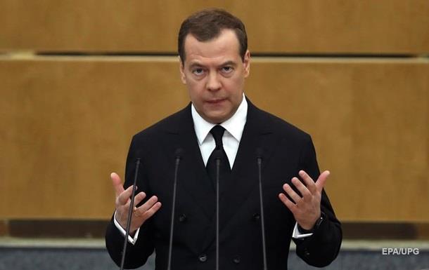 Медведев: Зеленский не налаживает отношения с РФ