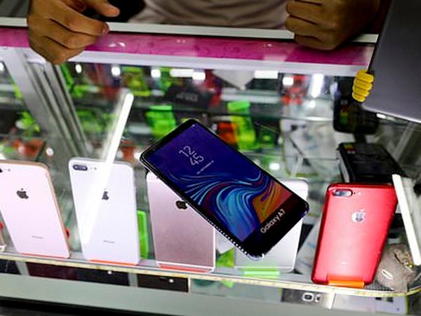 Мексиканцы массово скупают фальшивые смартфоны по 10 долларов: зачем им это нужно Мексиканцы массово скупают фальшивые смартфоны по 10 долларов: зачем им это нужно