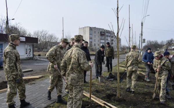 На Черкасщине высадили самую длинную в Украине аллею сакур: волшебные фото