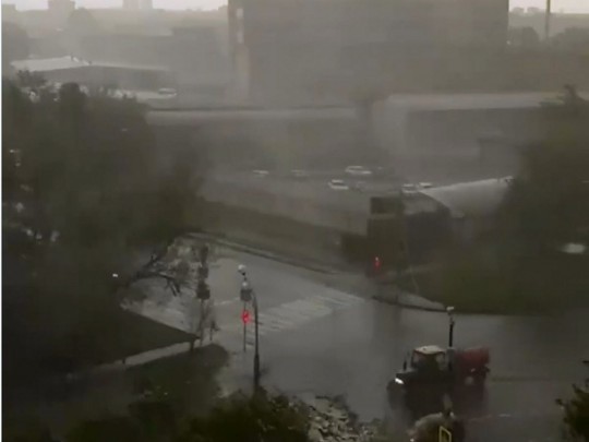 На Москву обрушился ливень с грозой, есть пострадавшие (видео)