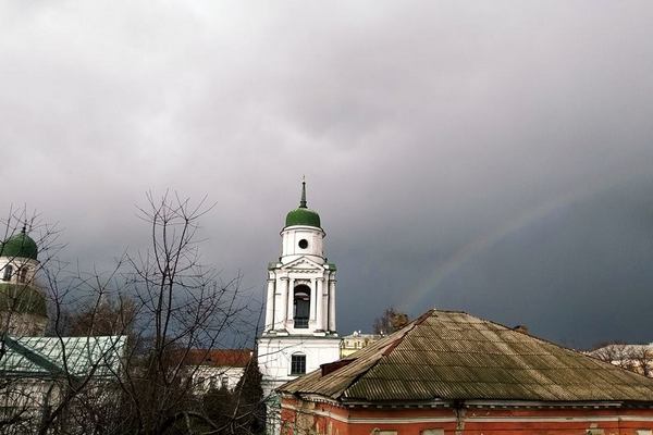 Над Киевом появилась зимняя радуга (фото)