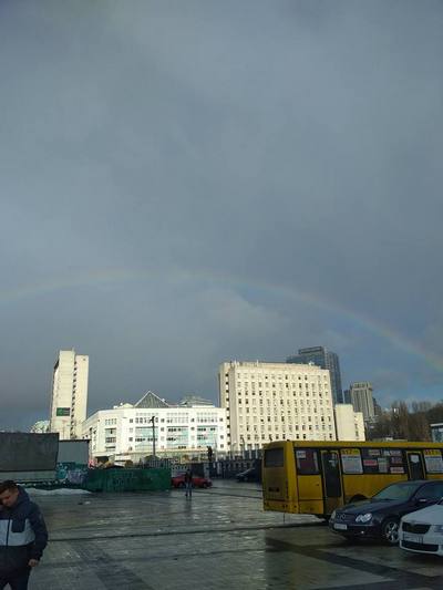 Над Киевом появилась зимняя радуга (фото)