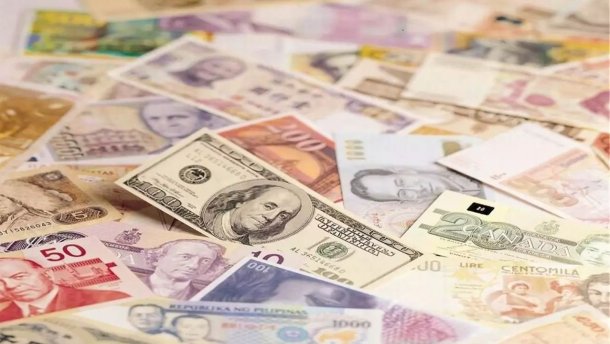 Наличный курс валют 21 мая: доллар и евро падают