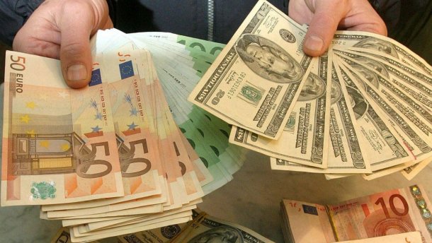 Наличный курс валют 28 мая: доллар и евро подскочили
