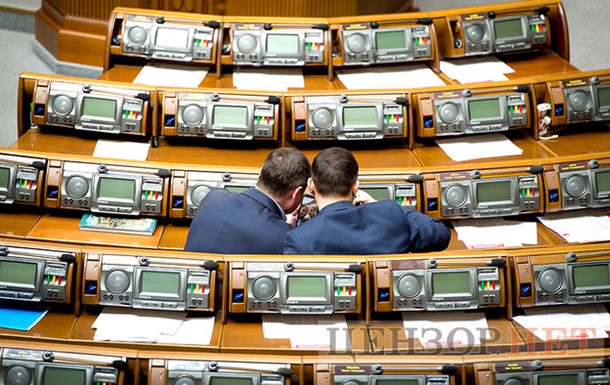 Нардепы на заседании ВР делают селфи в масках собачек