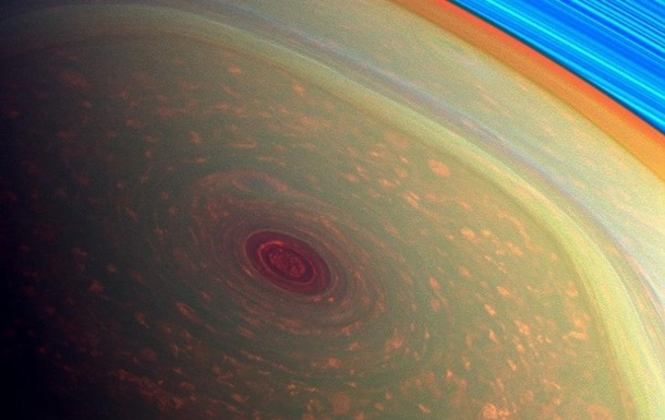 NASA показало нырок Cassini в атмосферу Сатурна